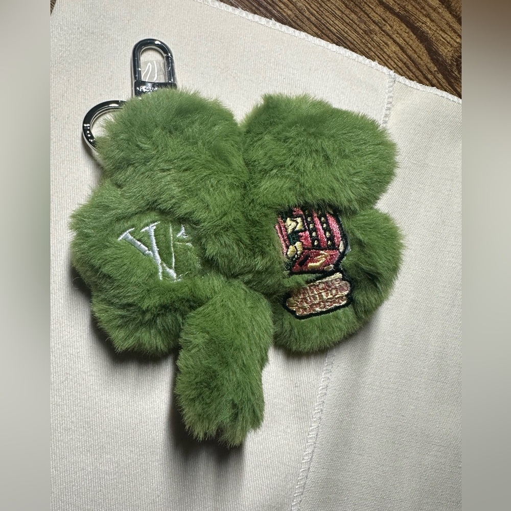 LV 4 leaf clover